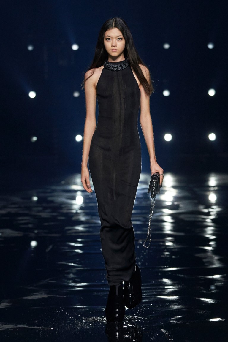 Di sản chiếc váy đen nhỏ của huyền thoại Audrey Hepburn - 5