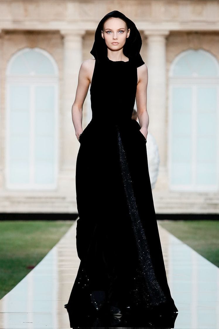 Di sản chiếc váy đen nhỏ của huyền thoại Audrey Hepburn - 6