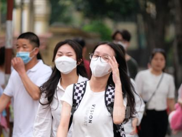 Giáo dục - du học - Hàng nghìn thí sinh đội nắng thi đánh giá năng lực xét tuyển vào khối trường sư phạm