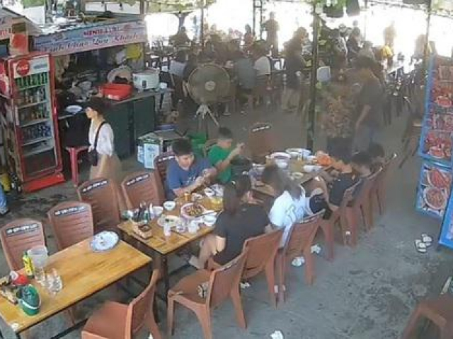 Tin tức trong ngày - Thực hư vụ đoàn khách du lịch ăn nhà hàng hải sản rồi "quỵt" 2,6 triệu đồng?