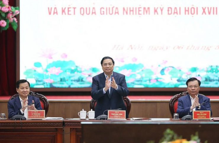 Thủ tướng Phạm Minh Chính chủ trì cuộc làm việc giữa Thường trực Chính phủ với Ban Thường vụ Thành uỷ Hà Nội sáng nay 6-5. Ảnh: TP