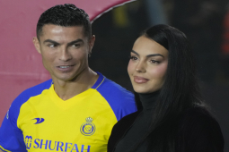 Ronaldo bị chê ăn cú lừa đến Al Nassr, lại ”đau đầu” bạn gái
