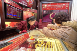 Kinh doanh - Giá vàng hôm nay 6/5: Dân buôn ồ ạt chốt lời, giá vàng lao từ đỉnh xuống dốc