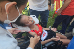 Thể thao - VĐV Việt Nam bị sốc nhiệt, tình nguyện viên ngất xỉu vì nắng "như đổ lửa" ở SEA Games