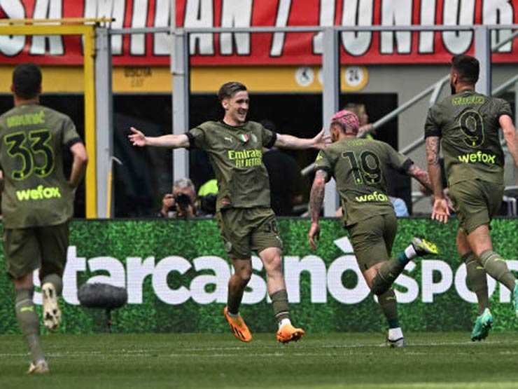 AC Milan chơi tưng bừng ngay trong hiệp 1 để định đoạt trận đấu