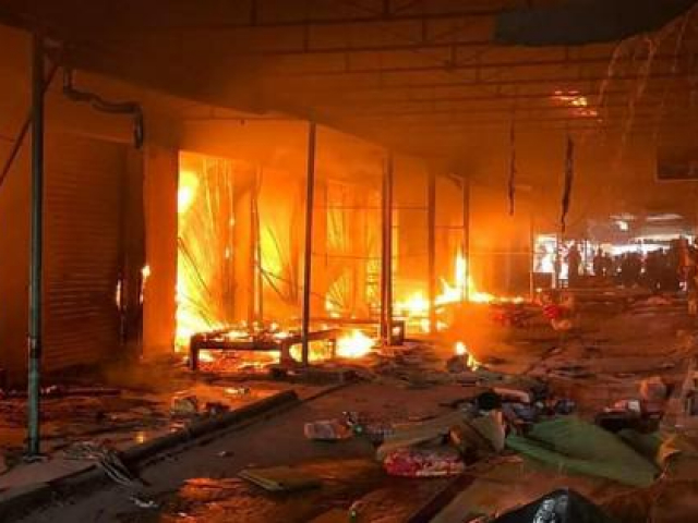 Tin tức trong ngày - Vụ cháy chợ huyện Ea Súp: Hàng trăm ki-ốt, điểm kinh doanh bị thiêu rụi