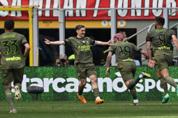 Kết quả bóng đá AC Milan - Lazio: Tung hoành hiệp 1, thách thức Inter (Serie A)