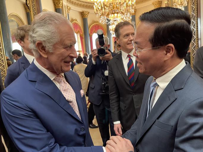Chủ tịch nước Võ Văn Thưởng gặp Nhà vua Charles III. Ảnh: Bộ Ngoại giao Việt Nam