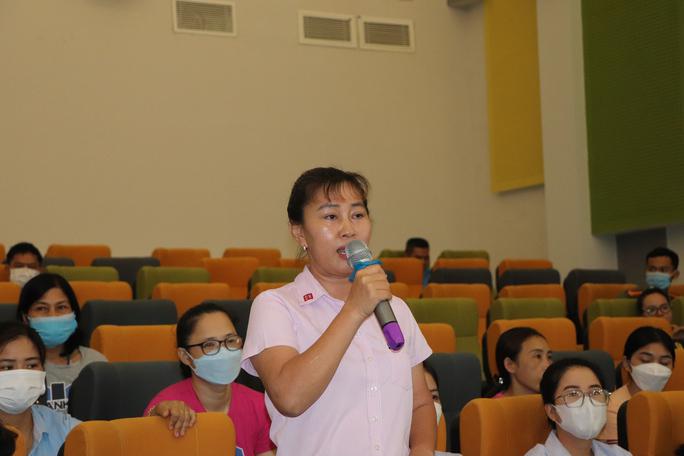 Cử tri nêu ý kiến tại buổi tiếp xúc với Đoàn ĐBQH tỉnh Quảng Nam