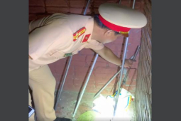 Pháp luật - CLIP: Nhóm thiếu niên vi phạm dẫn CSGT đi… thu nhặt hung khí tự chế