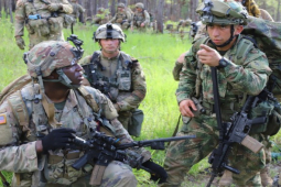 Thế giới - "Quẩy" tại quán bar ở Colombia cùng phụ nữ, 2 lính Mỹ gặp họa