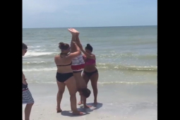 Clip hài hước - Những sự cố hài hước khi tập yoga