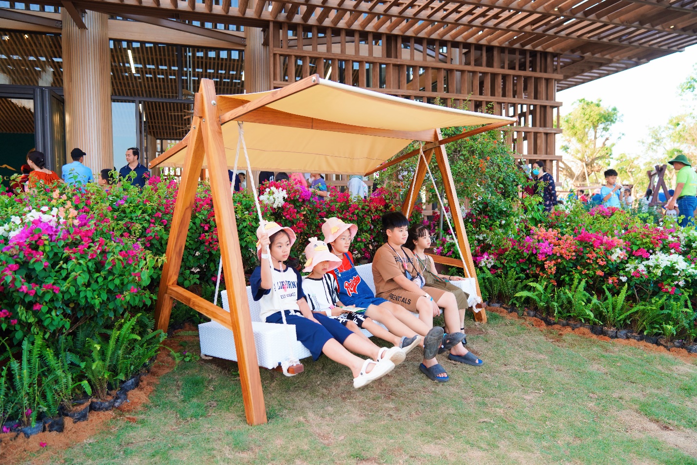 Công viên Hồ Thiên Nga tại đại đô thị xanh Eco Central Park chính thức mở cửa đón cư dân - 2