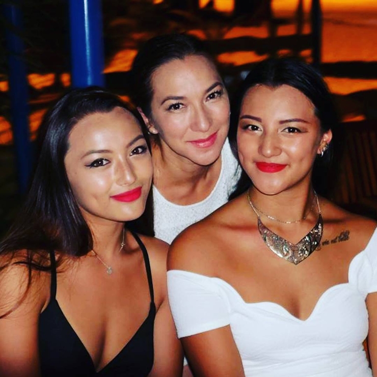 Hai con gái của cựu diễn viên được thừa hưởng nhiều nét đẹp từ cô.