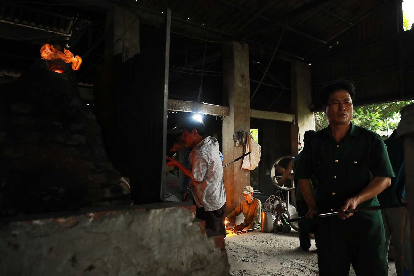 Làng nghề thủy tinh Xối Trì (xã Nam Thanh, huyện Nam Trực, Nam Định) là nơi sản xuất ra những chiếc cốc thủy tinh phục vụ nhu cầu trên khắp cả nước.