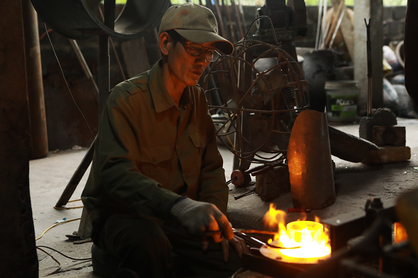 Cận cảnh nơi làm ra những chiếc cốc thủy tinh “huyền thoại” - 11