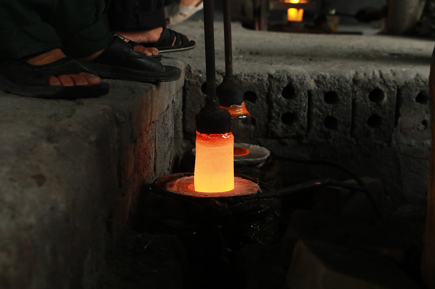 Cận cảnh nơi làm ra những chiếc cốc thủy tinh “huyền thoại” - 9