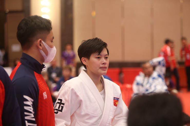 Ngọc Trà ấm ức khóc sau khi thua VĐV chủ nhà Campuchia