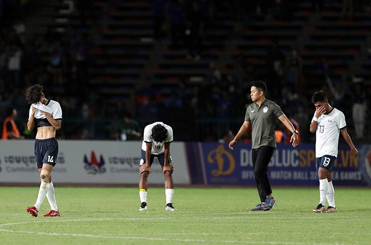 Các cầu thủ U22 Campuchia đau đớn sau trận thua U22 Myanmar