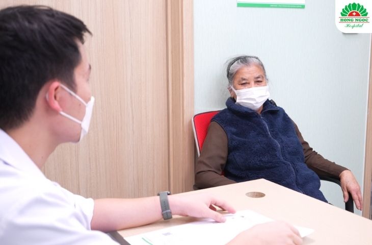 Bà Hợi 76 tuổi sống chung với thoái hóa khớp gối 15 năm