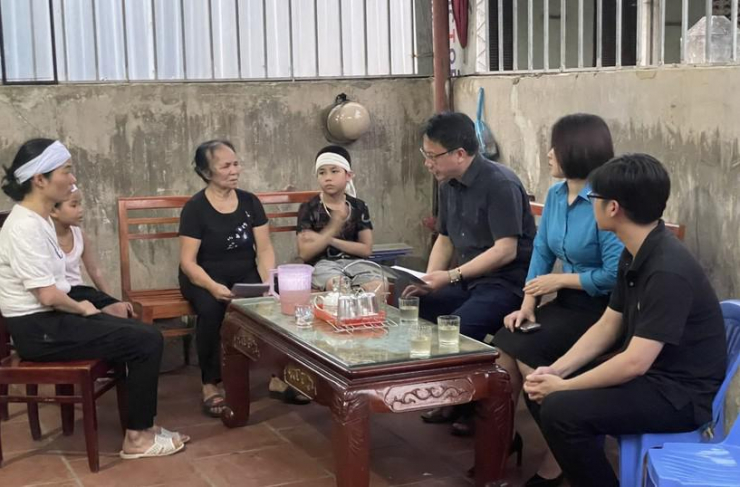 Gia đình thầy giáo Nguyễn Đại Đình Nam đề xuất Công đoàn Giáo dục Việt Nam nguyện vọng được chuyển công tác cho con về gần nhà, để tiện chăm sóc con nhỏ.