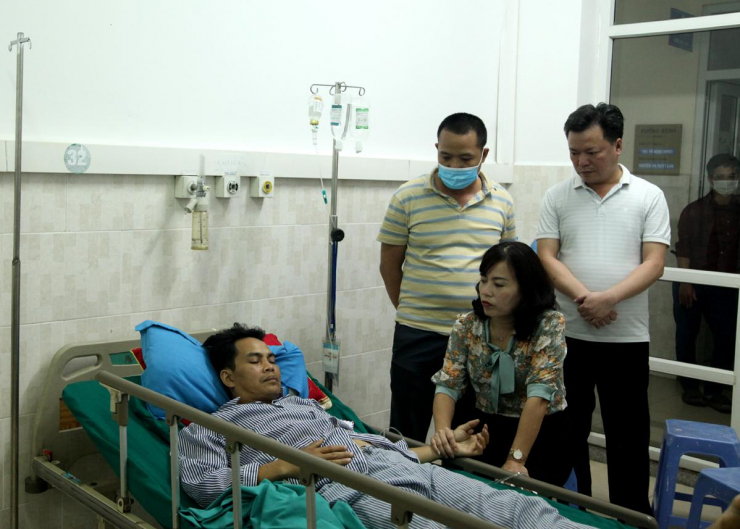 Thăm hỏi, hỗ trợ gia đình thầy giáo Nguyễn Đại Đình Nam.