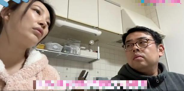 Vợ bạo lực gia đình chồng nơi công cộng, chồng nhẫn nhịn hứng chịu - 2