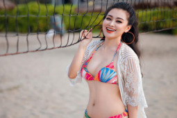 Thời trang - Nữ MC VTV quê Nghệ An cứ mỗi lần mặc đồ bơi là "gây mê" vì đường cong đẹp