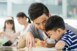 Làm gia sư toàn thời gian, chàng trai gây sốc với thu nhập 3 tỷ mỗi năm