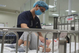 Tin tức trong ngày - Ba trẻ nhỏ ở Hà Nội nhập viện do ăn phải bánh "sô cô la bay" chứa ma túy