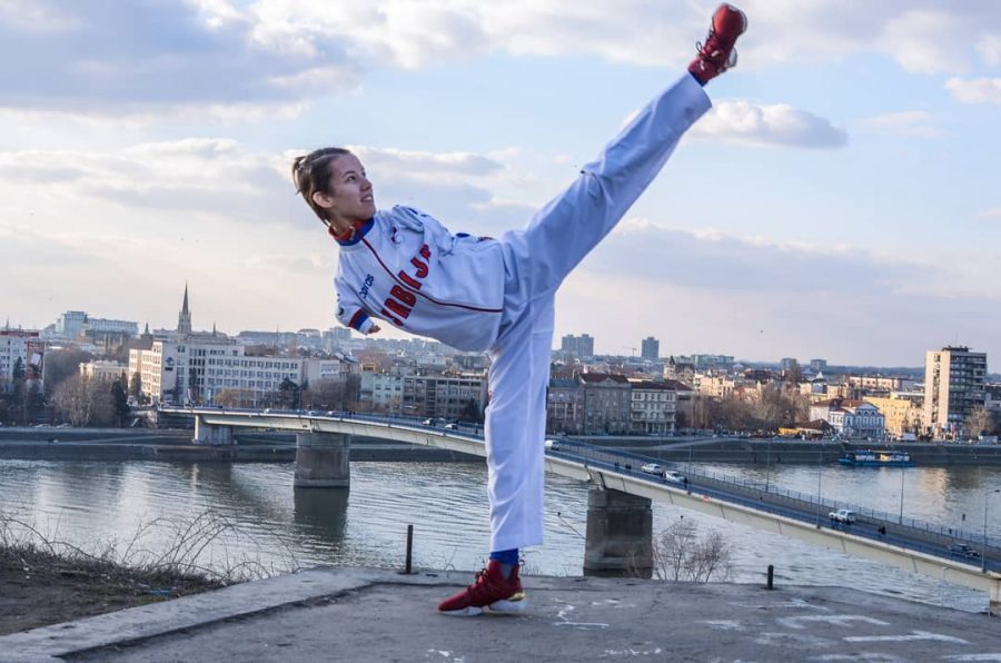 Cô gái không tay trở thành họa sĩ, vô địch Taekwondo thế giới - 1