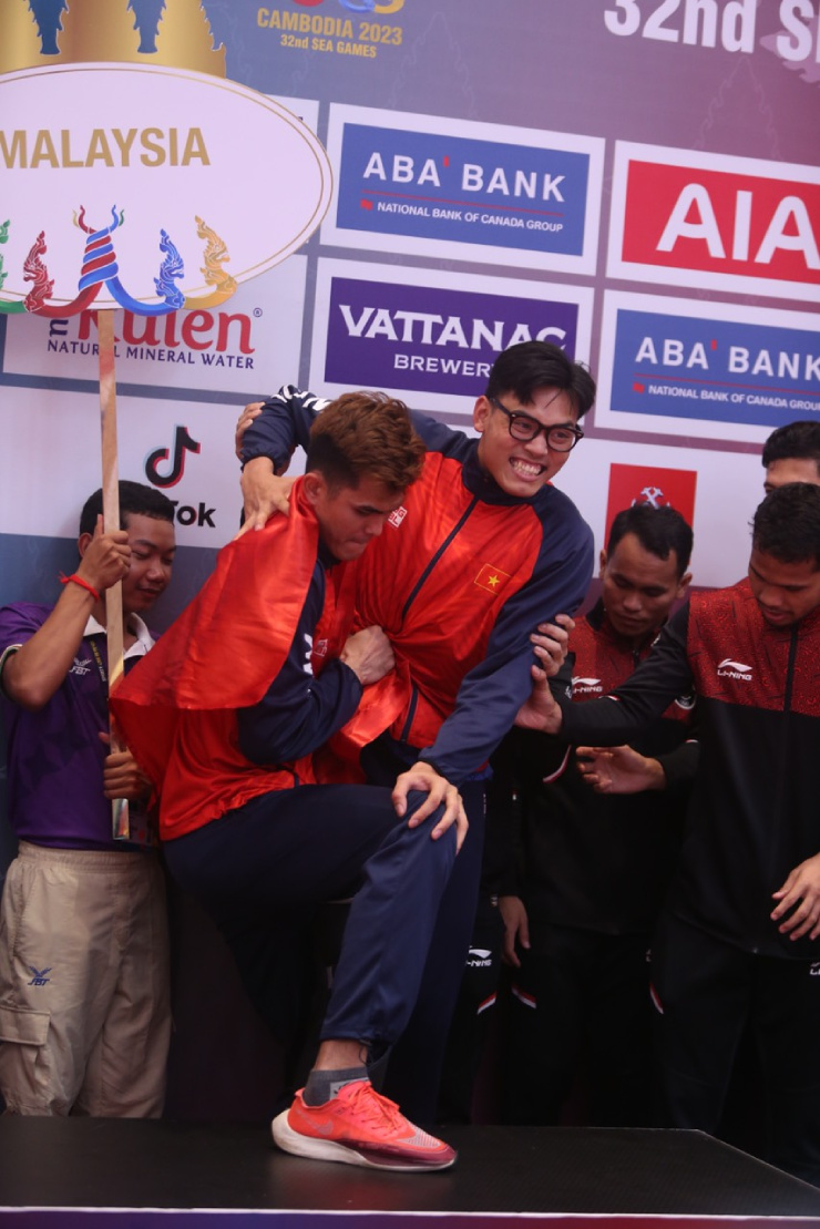 Võ sỹ chân băng bó vẫn "nhảy múa thăng hoa" cùng karate Việt Nam - 2