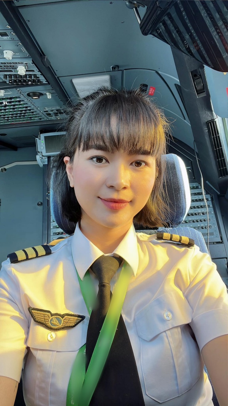&#34;Nữ phi công đẹp nhất Việt Nam&#34; rời bỏ showbiz, chi 6 tỷ để học bay - 1