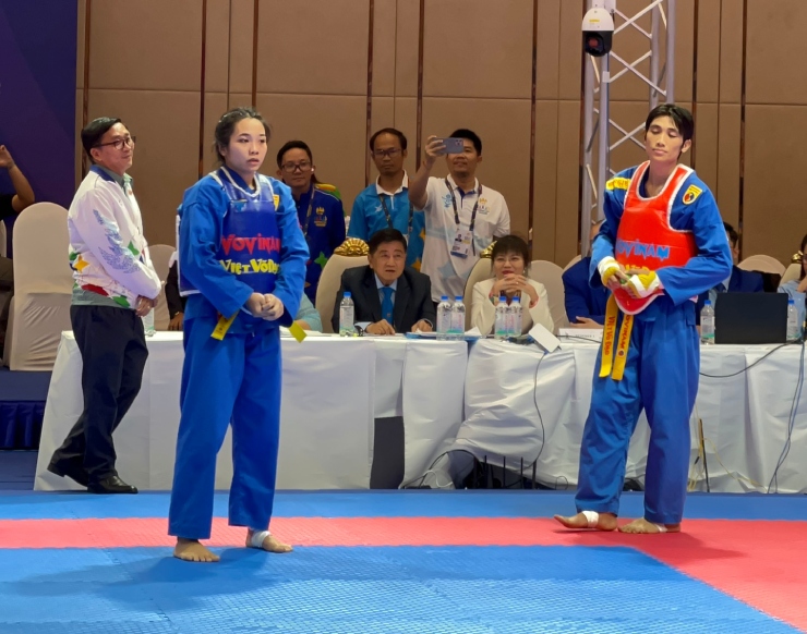 Bùi Thị Thảo Ngân và võ sĩ Philippines bất phân thắng bại ở chung kết&nbsp;môn vovinam nội dung&nbsp;65 kg nữ