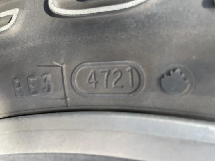 Con số 4721 trên lốp xe tải của tôi có nghĩa là lốp này được sản xuất vào tuần thứ 47 của năm 2021. Ảnh: Motorbiscuit.