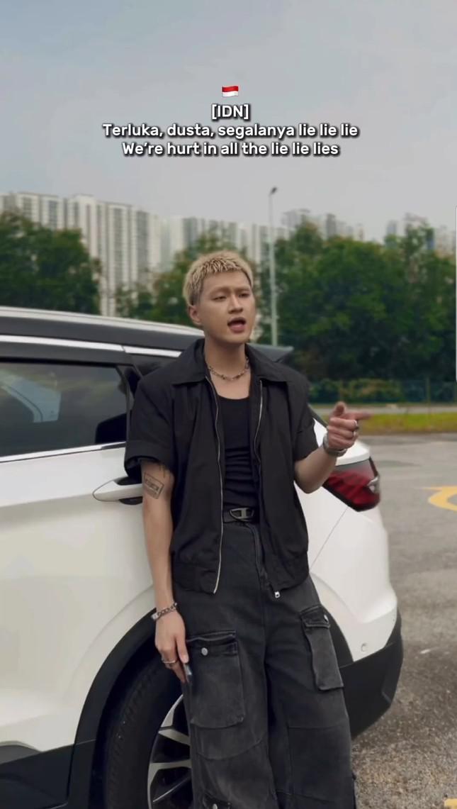 Bản hit Cupid được chàng trai cover bằng 9 ngôn ngữ cũng từng gây sốt mạng xã hội. - Nguồn: @gastonpong