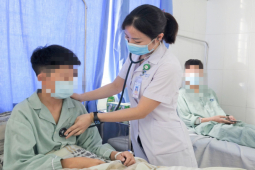 4 học sinh nhập viện cấp cứu sau khi hút thuốc lá điện tử