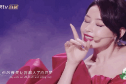 Chi Pu ”gây bão” mạng xã hội Trung Quốc với màn thay váy áo ngay trên sân khấu