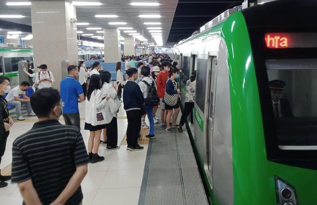 Sau gần 2 năm đi vận hành tuyến đường sắt đô thị Cát Linh - Hà Đông, Cty Hanoi Metro đã có lãi