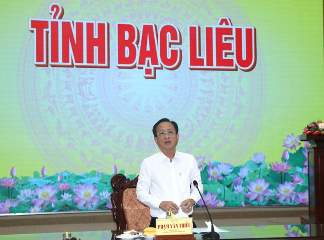Chủ tịch UBND tỉnh Bạc Liêu Phạm Văn Thiều phát biểu chỉ đạo tại cuộc họp báo