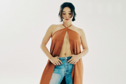 Làm đẹp - "Biểu tượng gợi cảm Hàn Quốc" khoe vòng 1 lấp ló, cơ bụng săn chắc khó tin ở tuổi U60
