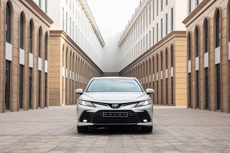 Giá xe Toyota Camry niêm yết và lăn bánh tháng 5/2023 - 4