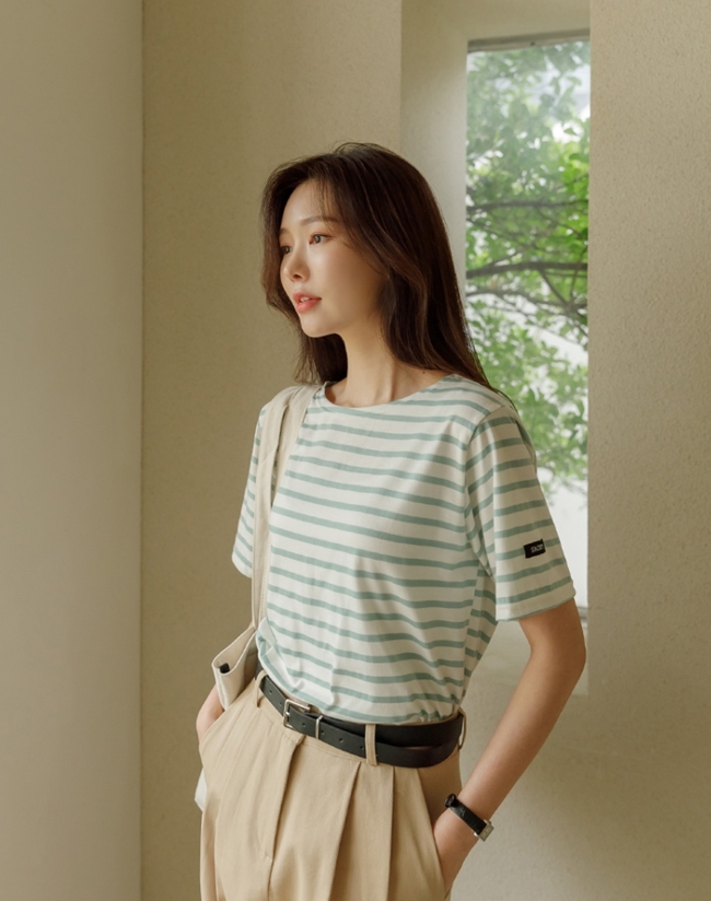 4 kiểu áo thun xinh xắn dễ mặc phái đẹp nên tậu ngay - 3