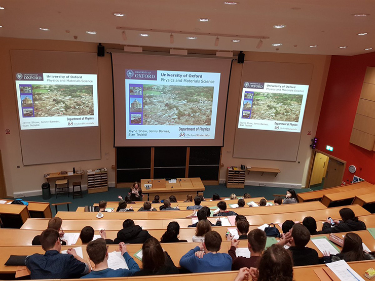 Đại học Oxford cung cấp các khoa học xã hội, khoa học tự nhiên, y khoa, kinh tế học, luật học, nghệ thuật và nhân văn học, cùng với nhiều ngành chuyên ngành khác.
