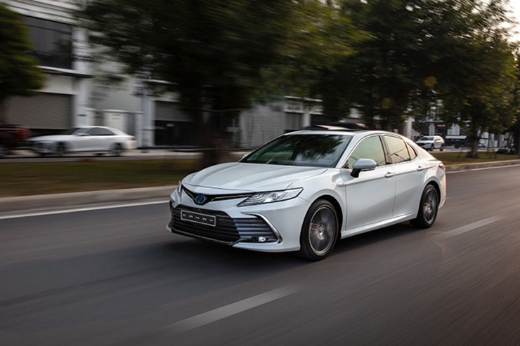 Giá xe Toyota Camry niêm yết và lăn bánh tháng 5/2023 - 12