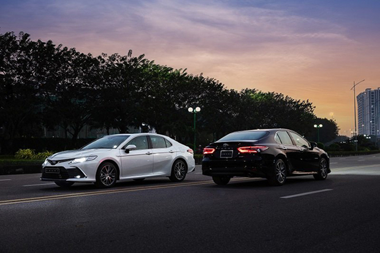 Giá xe Toyota Camry niêm yết và lăn bánh tháng 5/2023 - 13