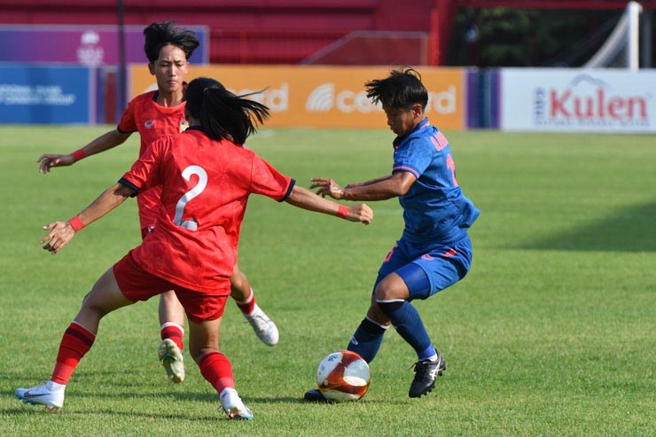 Trận đấu cuối là lời chia tay với ĐT nữ Singapore và Lào