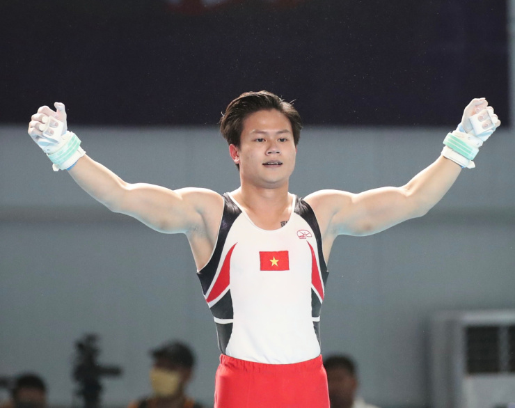 Khánh Phong đánh bại Yulo tại phần thi vòng treo