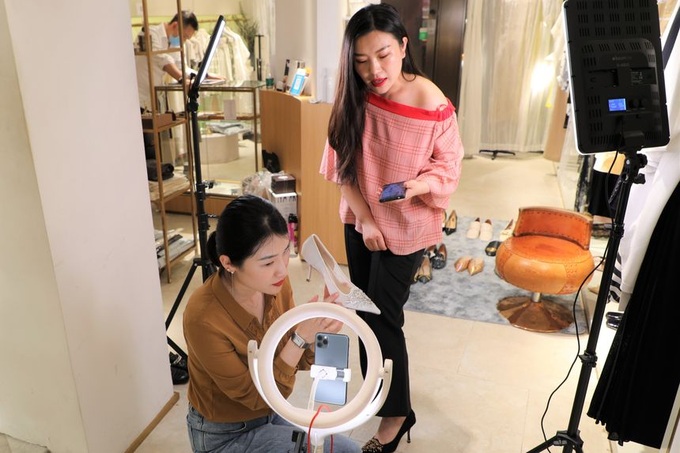 Trung Quốc đã siết chặt quy định ngành livestream bán hàng từ năm 2020 (Ảnh: Wall Street Journal).