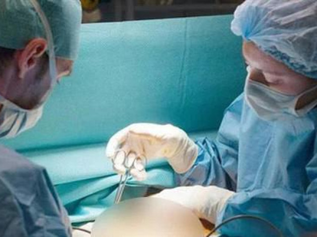 Truy tố 1 bác sĩ nhận nâng ngực và tân trang vùng kín làm chết người